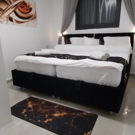 Apartament שירת דבורה בבני ברק Giv'at Shemu'el Zewnętrze zdjęcie